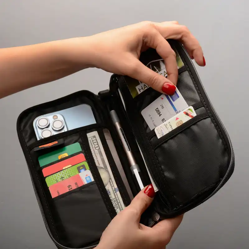 کیف پاسپورتی مدل happy camp