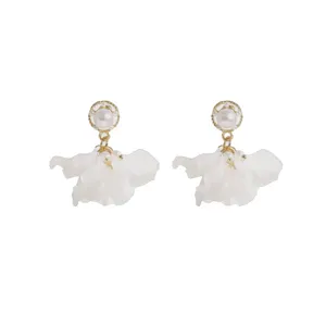 گوشواره میخی زنانه مدل گلبرگ کد s012