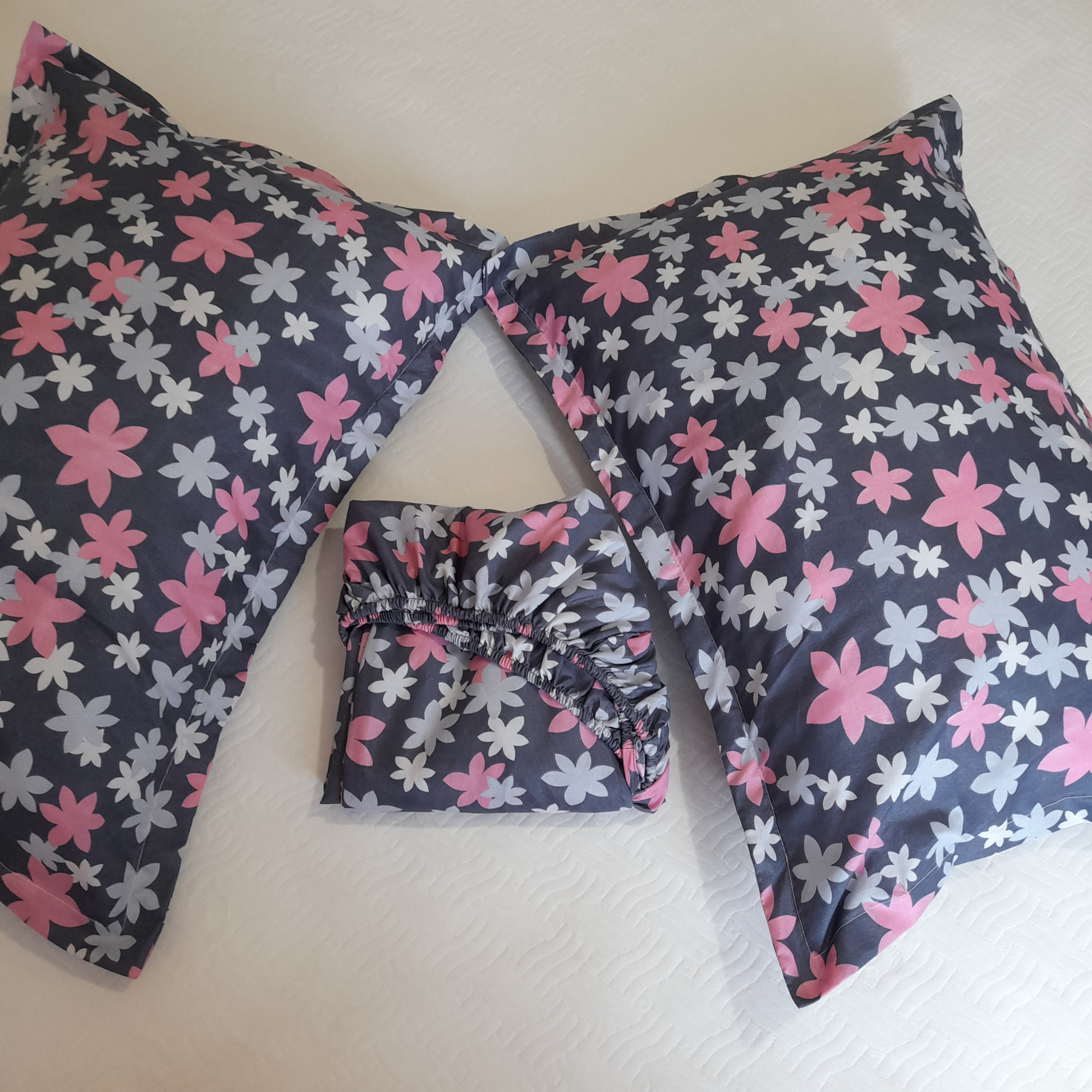 سرویس ملحفه مدل کشدار ni06007 طرح گلبارون کد 180 دو نفره سه تکه