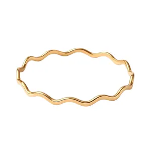 النگو طلا کم اجرت 18 عیار زنانه گالری طلای همراز مدل زیگزاگی سایز 2