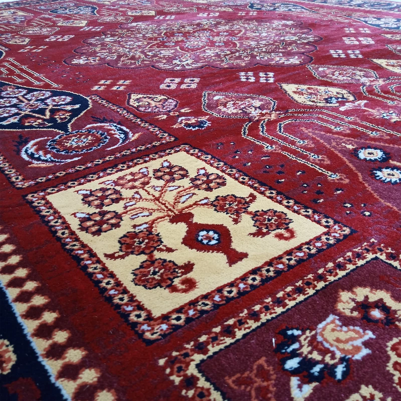 عکس شماره 3 : فرش ماشینی 500 شانه ستاره طلایی ملت زمینه لاکی حاشیه لاکی مدل بلوچ 112