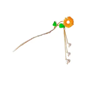 گیره مو زنانه مدل پین مو ژاپنی طرح گل بابونه آویزدار