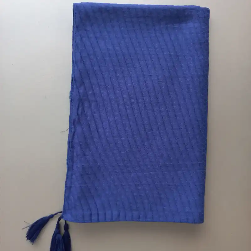 شال زنانه مدل نخی ساده پلیسه منگوله دار کد 135