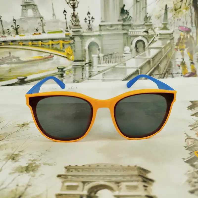 عینک آفتابی بچگانه مدل CH15 کد OR