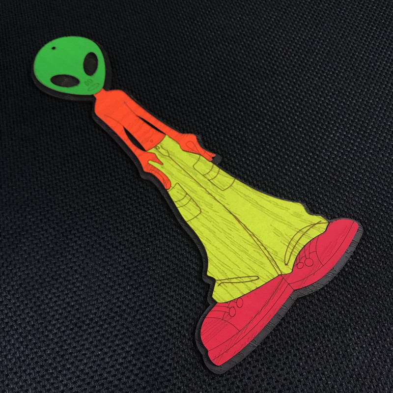 دیوارکوب زیروبم مدل بلک لایت طرح Alien 03 دیوارکوب زیروبم مدل بلک لایت طرح Alien 03