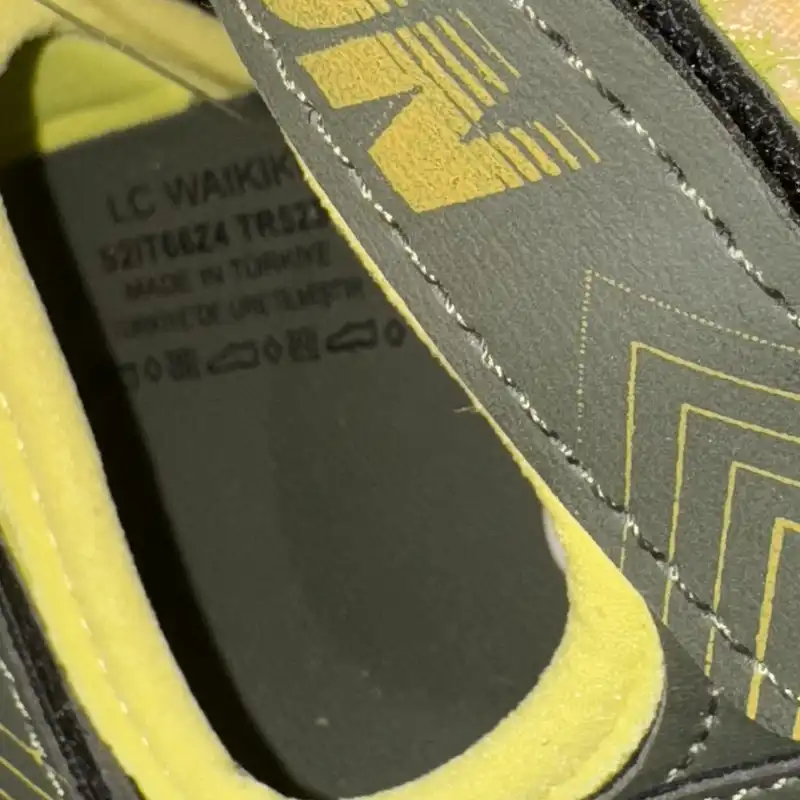 صندل پسرانه ال سی وایکیکی مدل فول طبی Stop Care