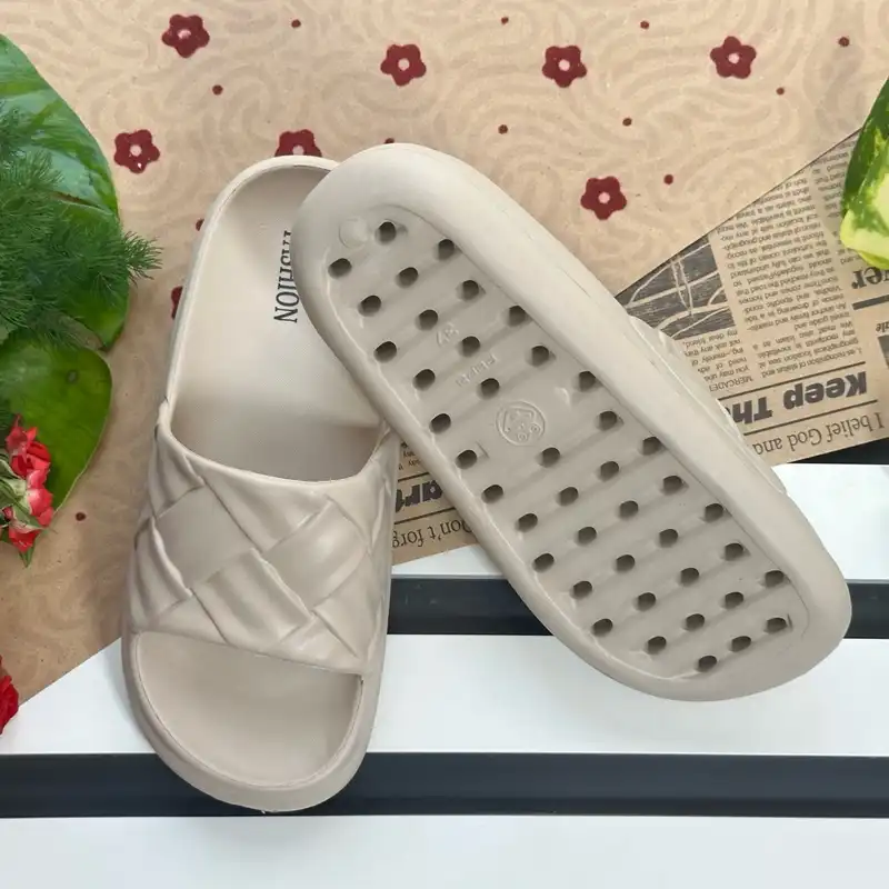 دمپایی زنانه پاپا مدل مینا CR