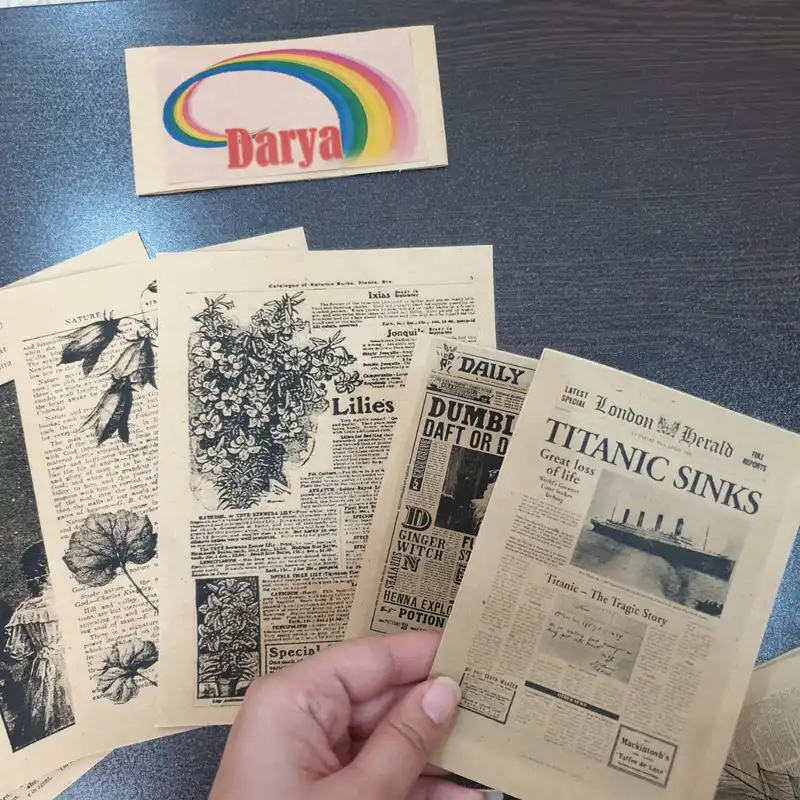 کاغذ رنگی مدل اسکرپ بوک طرح روزنامه وینتج کد 02 بسته 8 عددی