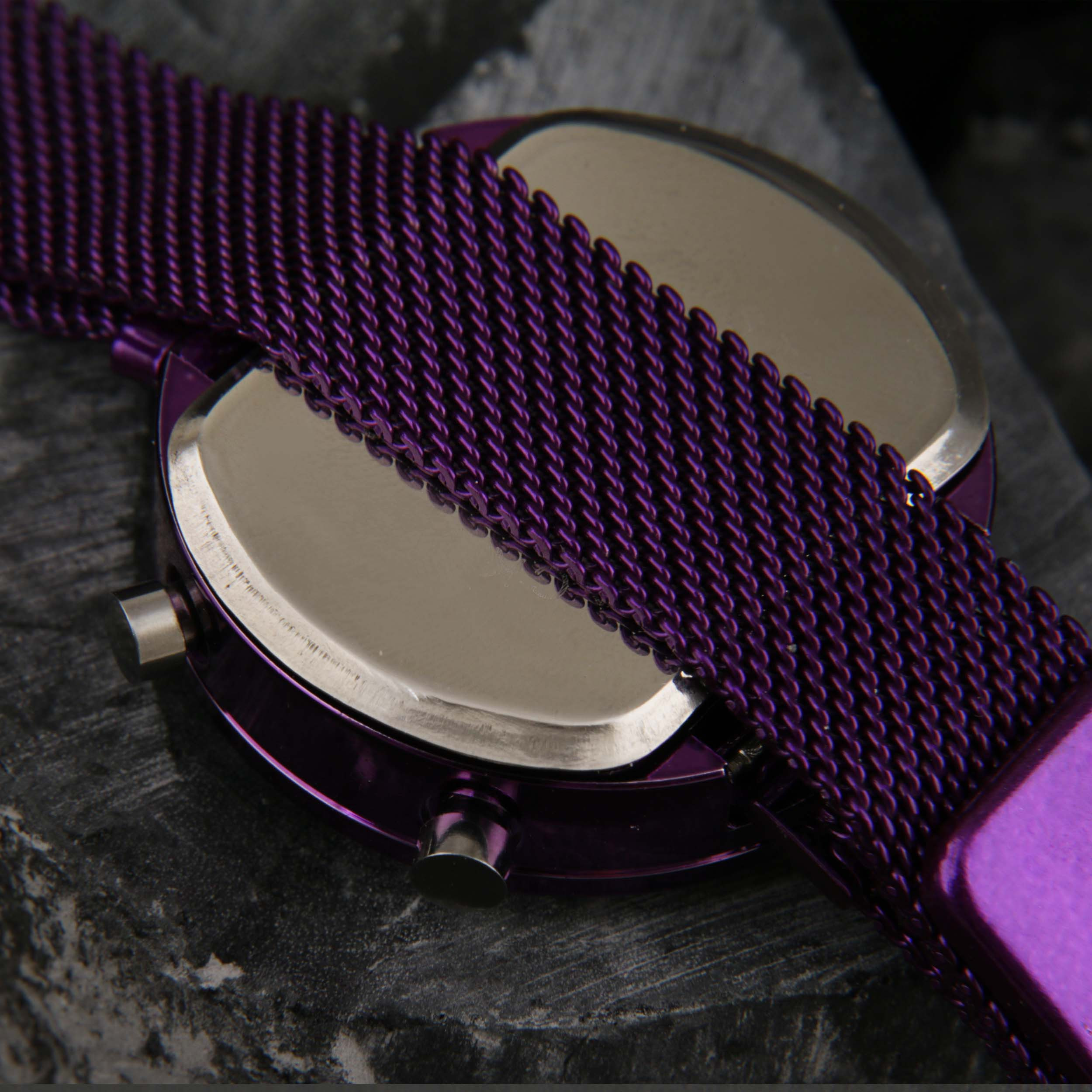 ساعت مچی دیجیتال زنانه مدل بند استیل حصیری اسپرت کد WHW_396 ساعت مچی دیجیتال زنانه مدل بند استیل حصیری اسپرت کد WHW_396