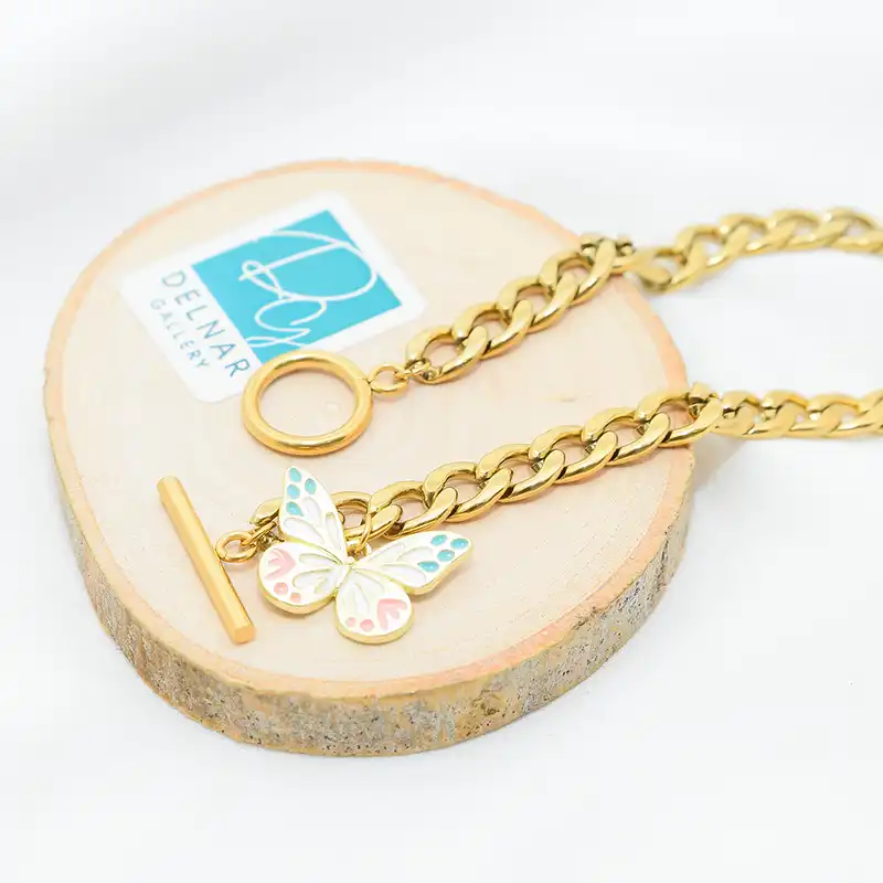 دستبند زنانه دلنار گالری مدل قفل تی و پروانه پاستیلی