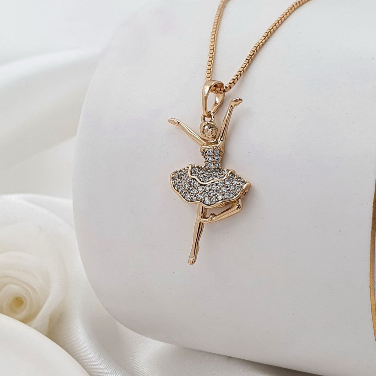 آویز گردنبند زنانه ژوپینگ مدل بالرین نگین دار