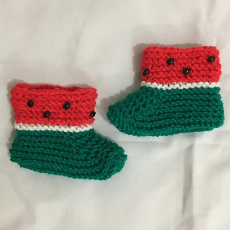 پاپوش بافتنی نوزادی طرح هندوانه یلدا کد yal99