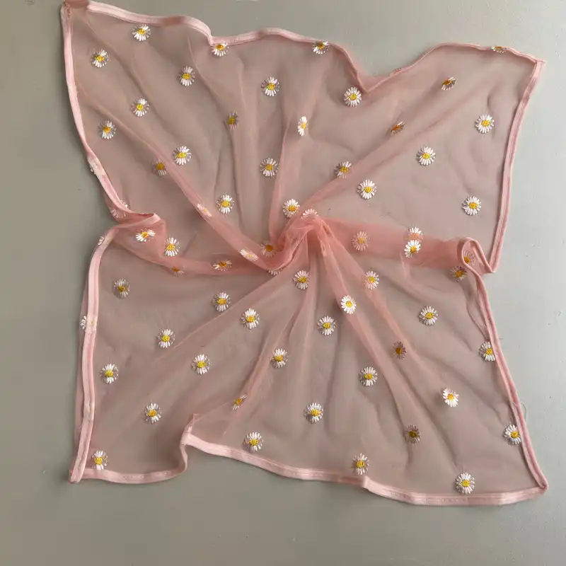 روسری زنانه مدل توری گل بابونه ای کد 60