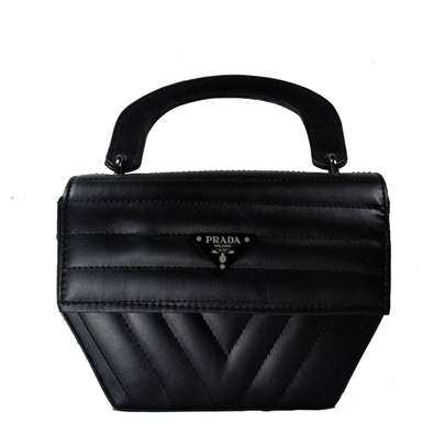 راهنمای خرید انواع محصولات  مارک و برند پرادا اصل ( کیف ، کفش ) در تهران با قیمت مناسب و ارزان