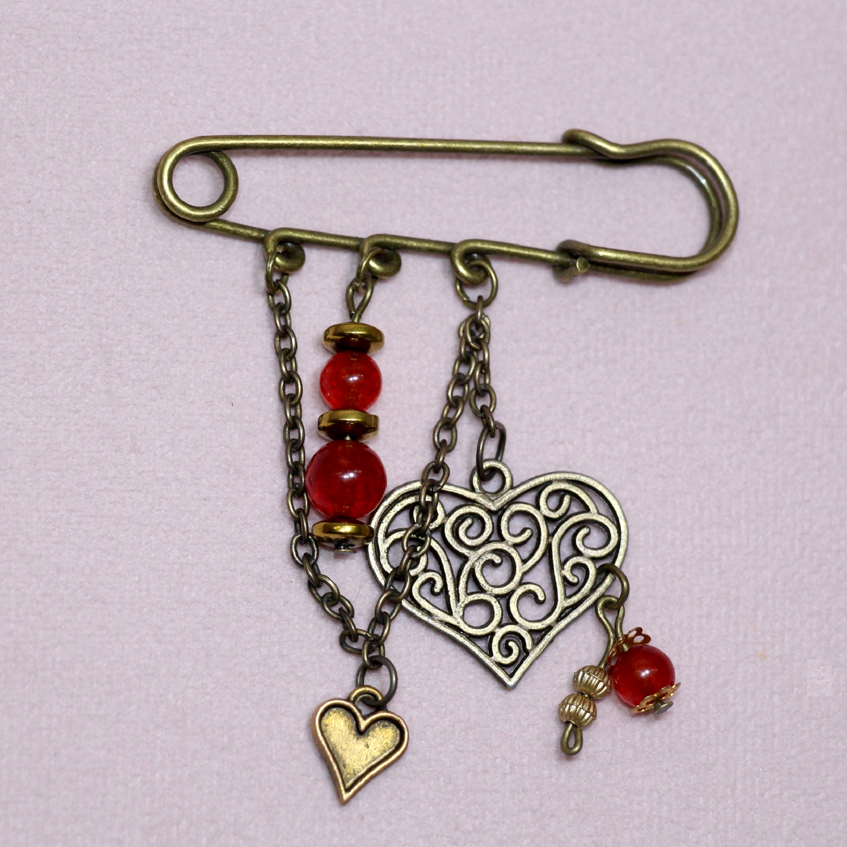 سنجاق سینه زنانه مدل تمشک 1409