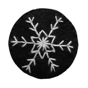 سنجاق سینه زنانه طرح دانه برفی کد 0155