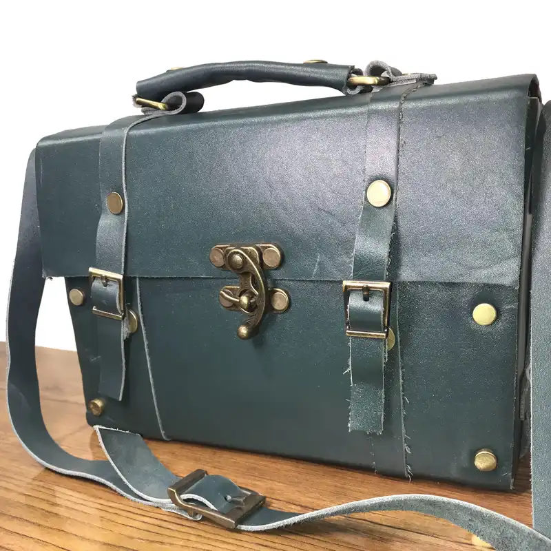 کیف رودوشی دخترانه مدل چرم صندوقی کد MT98