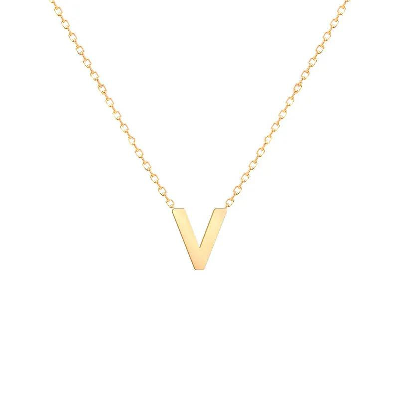 گردنبند طلا با طرح حلقه‌ای (فلامینگو) 18 عیار زنانه گالری قو طلایی مدل حرف V با فونت ساده