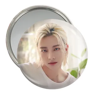 آینه جیبی خندالو مدل هیونجین گروه استری کیدز Stary Kids  کد 16942