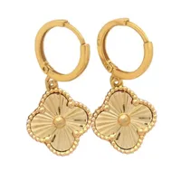 گوشواره کلیپسی طلا کم اجرت 18 عیار زنانه با طرح ونکلیف طلا و شمش برلیان&nbsp;کد 2