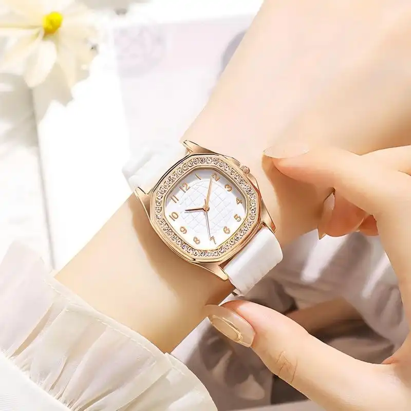 ساعت مچی عقربه ای زنانه مدل بولون 022