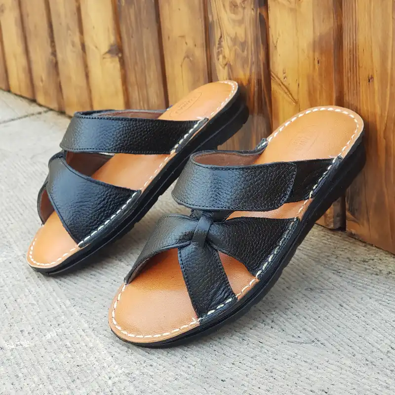 دمپایی زنانه مدل چرم طبیعی کد 06 رنگ مشکی