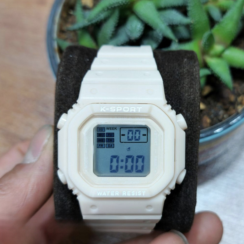 ساعت مچی دیجیتال لاسیکا مدل کوارتز تک زمانه بند پیو کرنومتر دار کد ۴