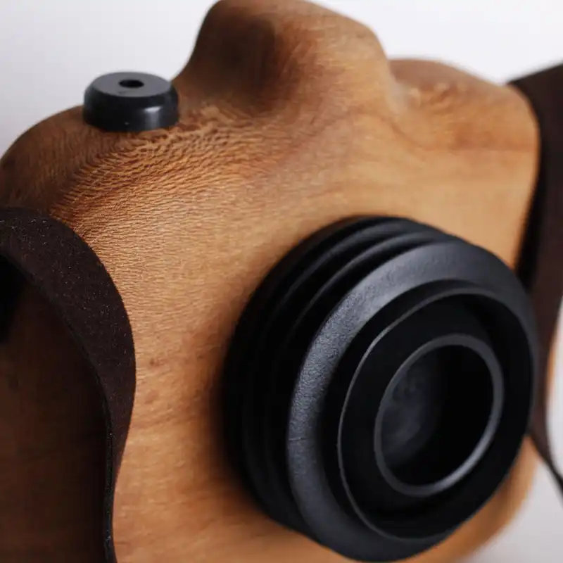 مجسمه چوبی کارکیا طرح دوربین عکاسی کد W17