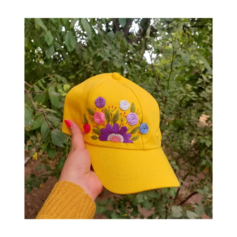 کلاه کپ زنانه مدل گلدوزی شده با دست