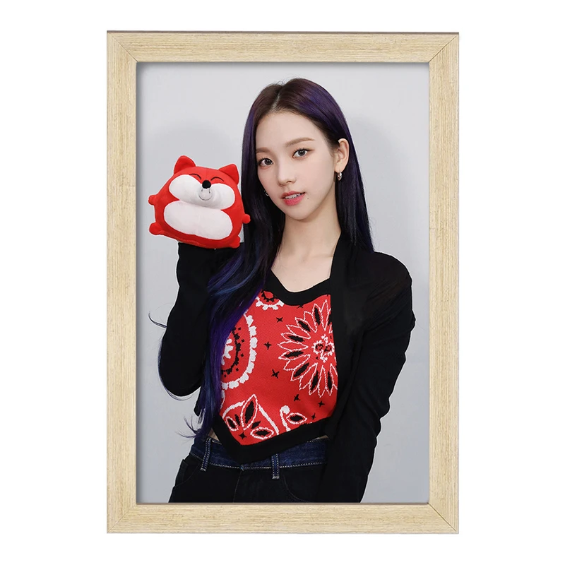 تابلو خندالو مدل کارینا گروه گروه آسپا Aespa  کد 19719