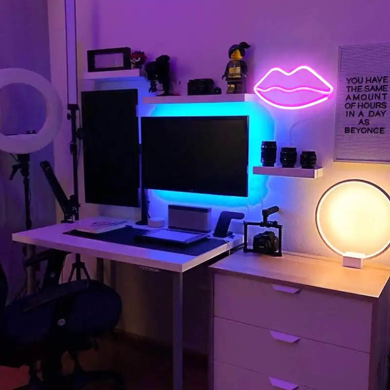 چراغ دیواری طرح لب