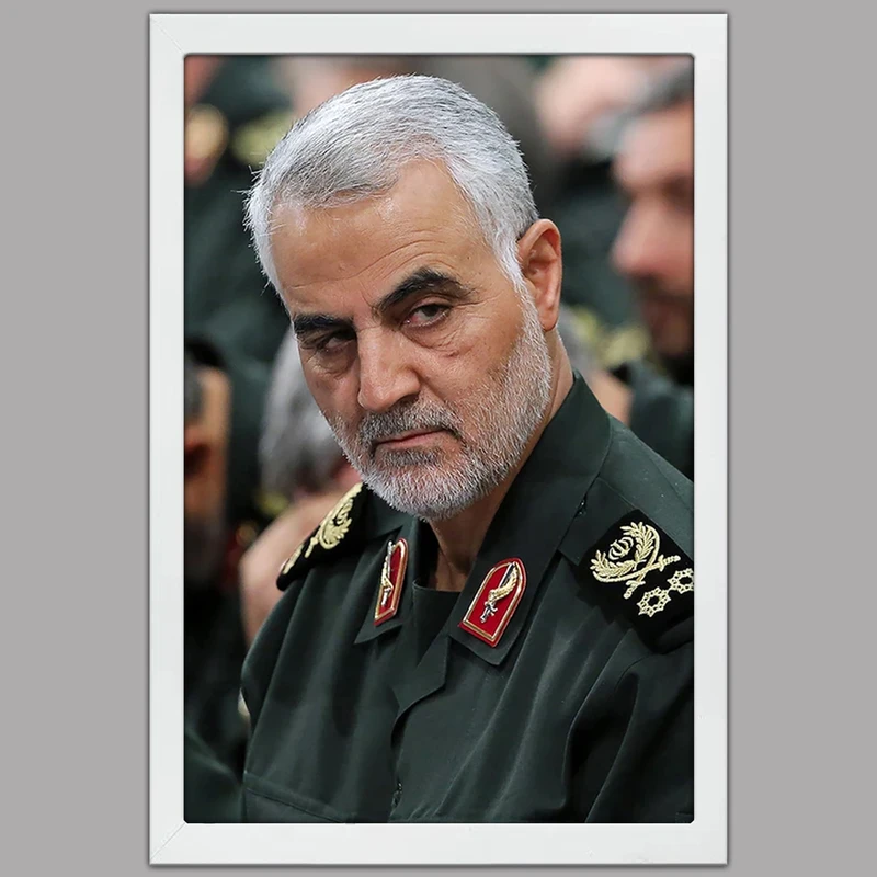 تابلو بکلیت طرح سردار شهید حاج قاسم سلیمانی مدل W-po2032 فریم سفید