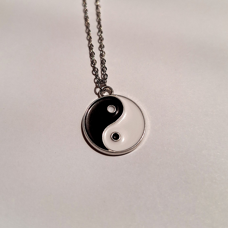 گردنبند زنانه مدل مینیمال کارما گردنبند زنانه مدل مینیمال کارما