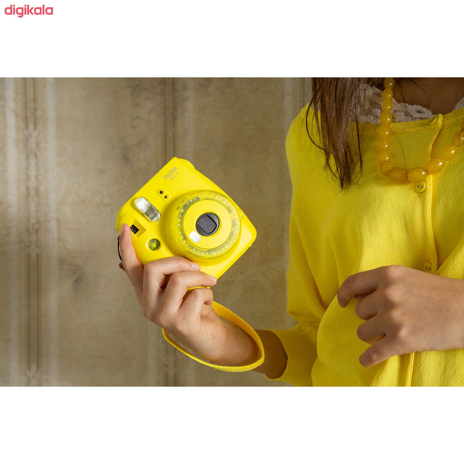 دوربین عکاسی چاپ سریع فوجی فیلم مدل Instax Mini 9 Clear به همراه یک بسته فیلم مدل Despicable Me بسته ۱۰ عددی main 1 31