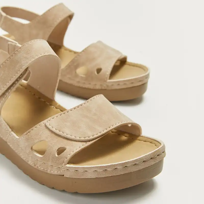 صندل زنانه ال سی وایکیکی مدل اناتومیک