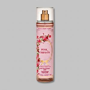 بادی اسپلش بس اند بادی ورکز مدل PINK CHIFFON حجم 236 میلیلیتر با رایحه معتدل و ساختار نتهای گل، مناسب برای خانمها