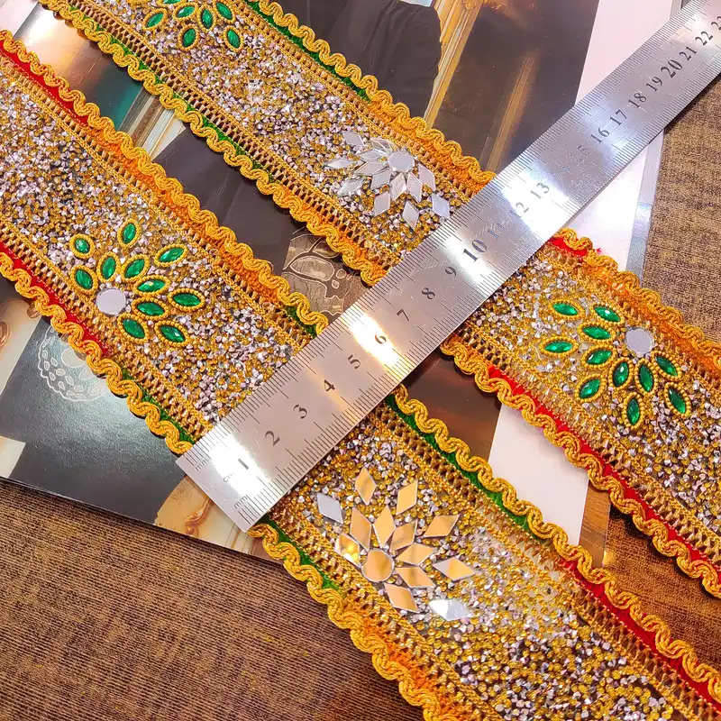 نوار یراق مدل اینه ای اتویی نگین دار C طول 1 متر