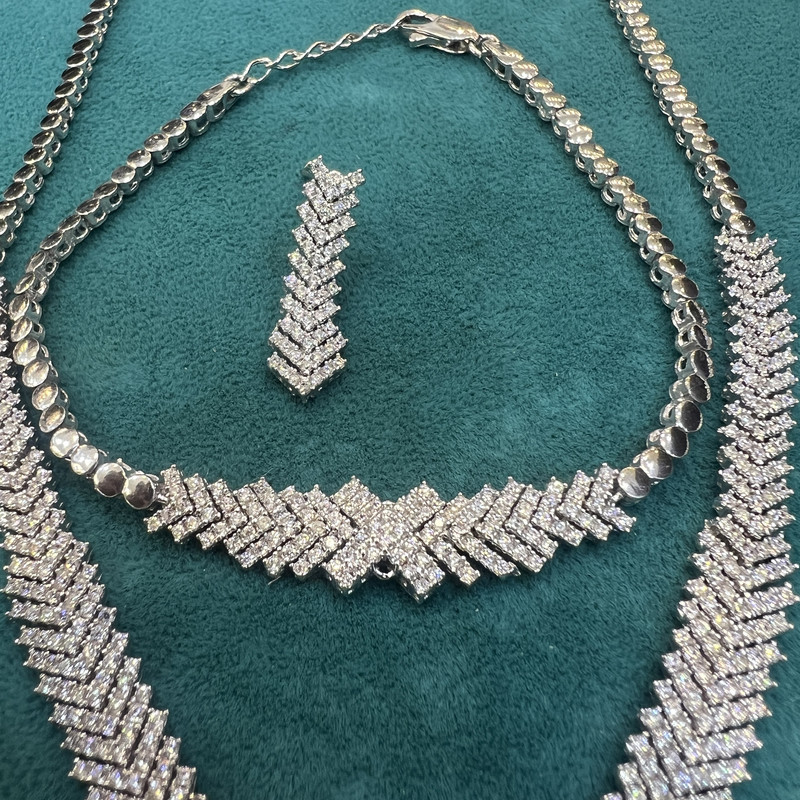 نیم ست نقره زنانه مدل سوپر لوکس جواهری مزین 43-1 نیم ست نقره زنانه مدل سوپر لوکس جواهری مزین 43-1