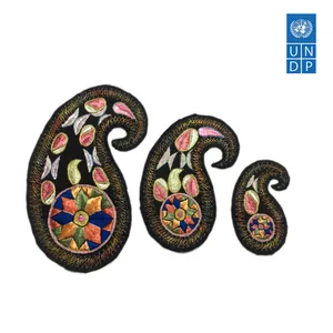 رومیزی سوزن دوزی مدل صنایع دستی مجموعه 3 عددی