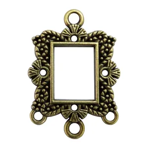 آویز دستبند مدل قاب گل دار کد AG 680