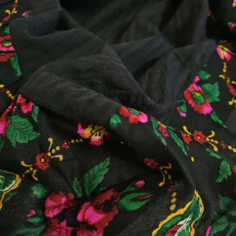 روسری زنانه مدل وال راه راه حاشیه موهر