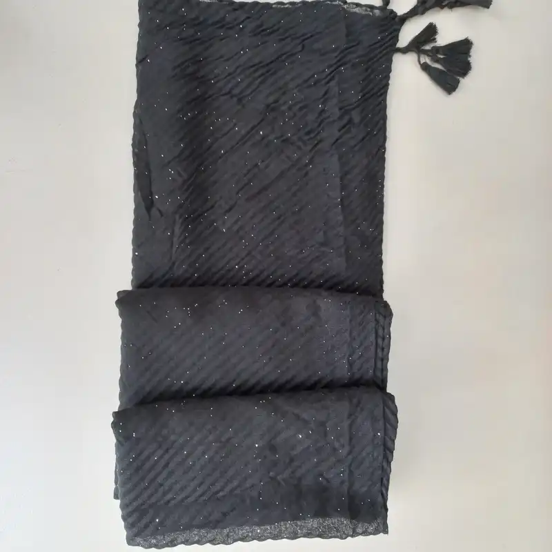 شال زنانه مدل پلیسه شاینی منگوله دار