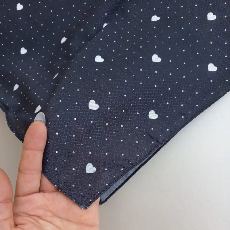 روسری زنانه مدل نخی مینی خالخالی قلب دار