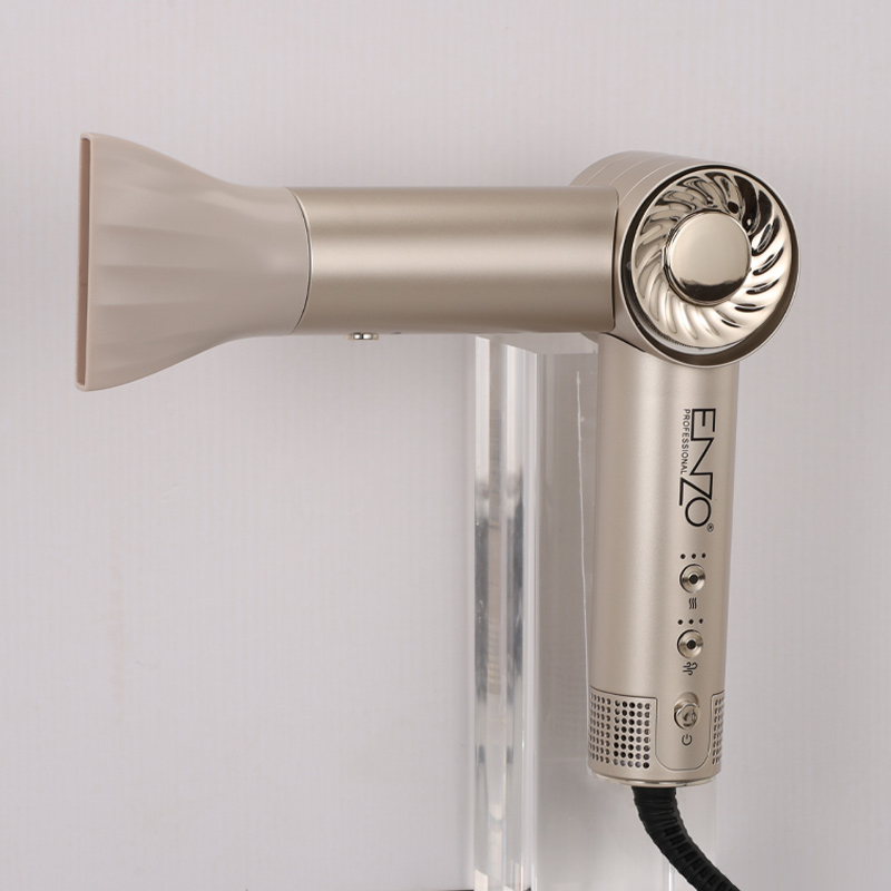 سشوار حرفه‌ای برس‌دار انزو پروفیشینال مدل EN-6208 با توان 1500 وات، موتور BLDC، تنظیم دما و سرعت سه حالته، 8 سری متنوع برای حالت‌دهی، فرکردن، صاف کردن و حجم‌دهندگی، خشک‌کنندگی قوی و کاهش وز مو