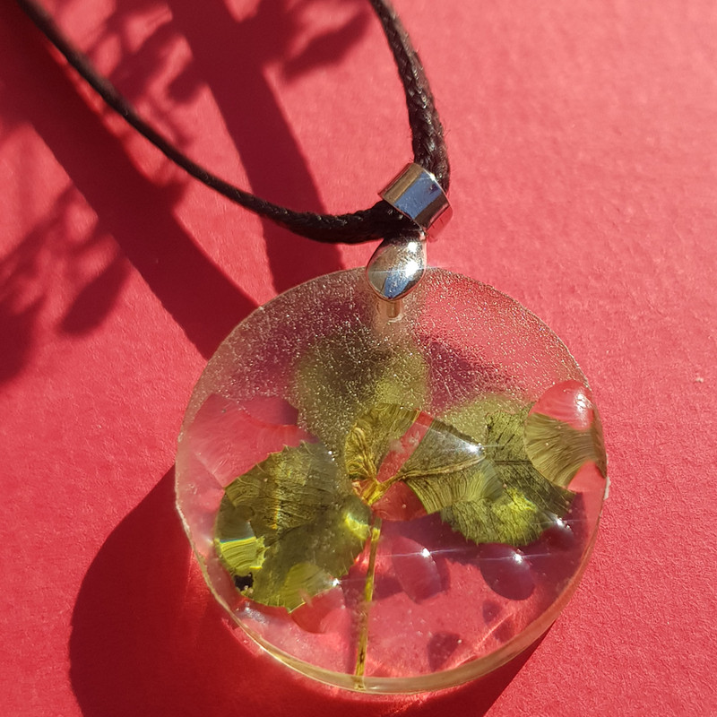 گردنبند دخترانه مدل رزینی طرح گل بارانی