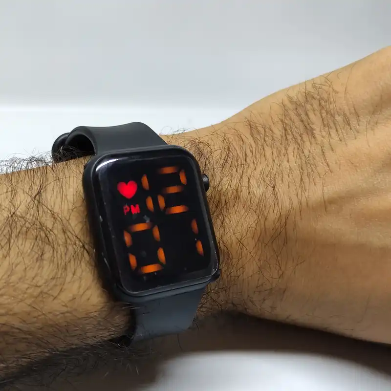 ساعت مچی دیجیتال مدل پیو