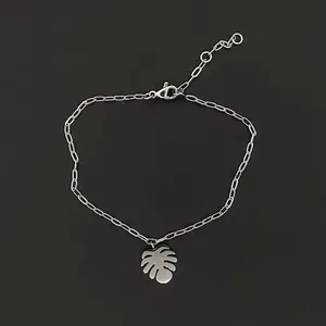 دستبند زنانه اکسسورایز مدل برگ آویز