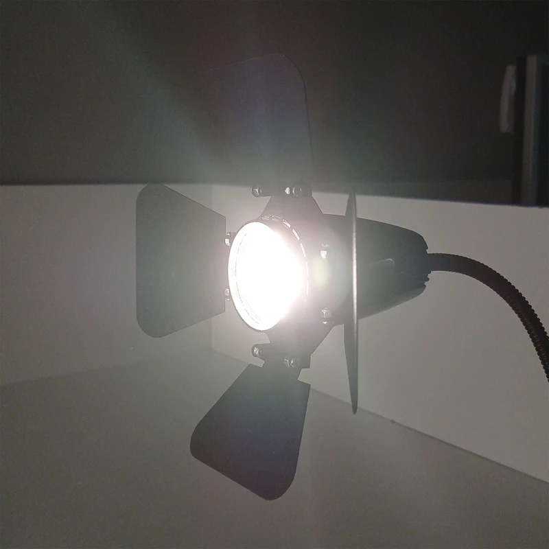 عکس شماره 10 : چراغ مطالعه مدل پایه گیره ای شیددار