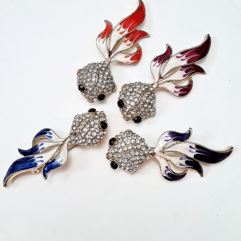 گل سینه زنانه مدل ماهی گلی