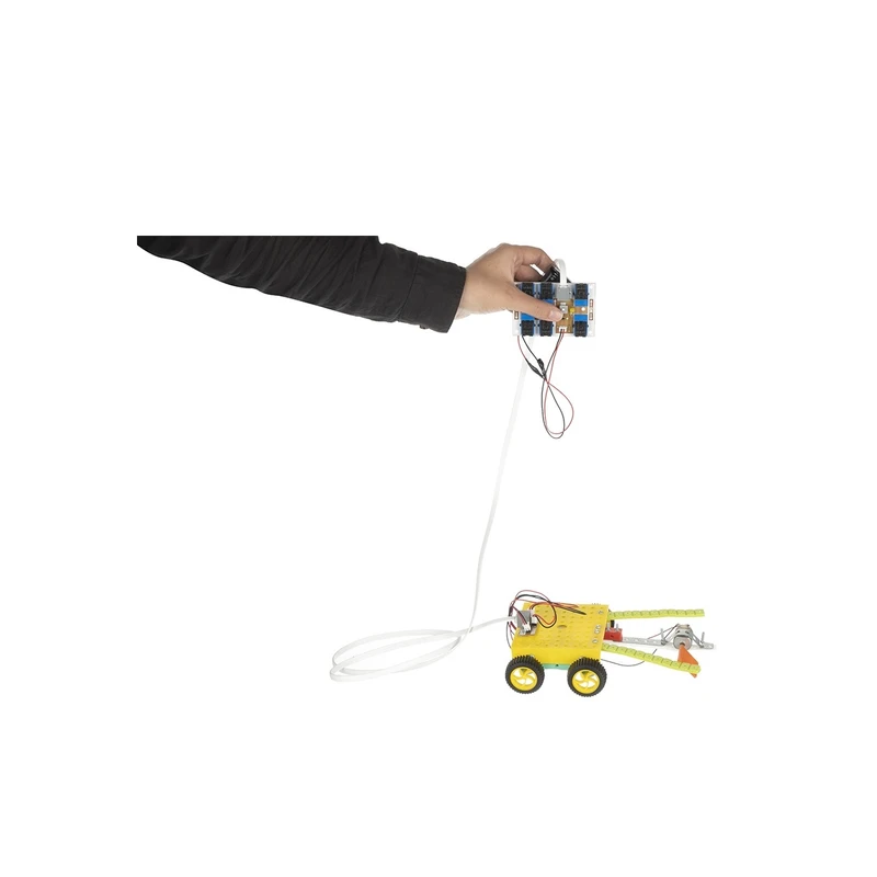 عکس شماره 2 : ربات کنترلی مدل جنگجو و فوتبالیست و آتشنشان جعبه ابزاری مدل ak201